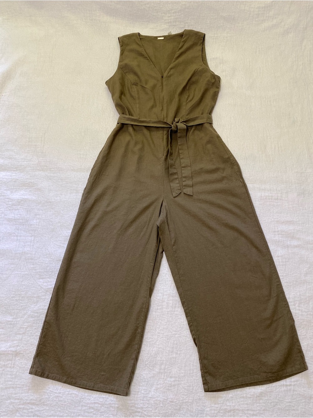 Tahari Women’s Size 10 Olive Linen Blend V-Neck Belted Cropped Jumpsuit Zip